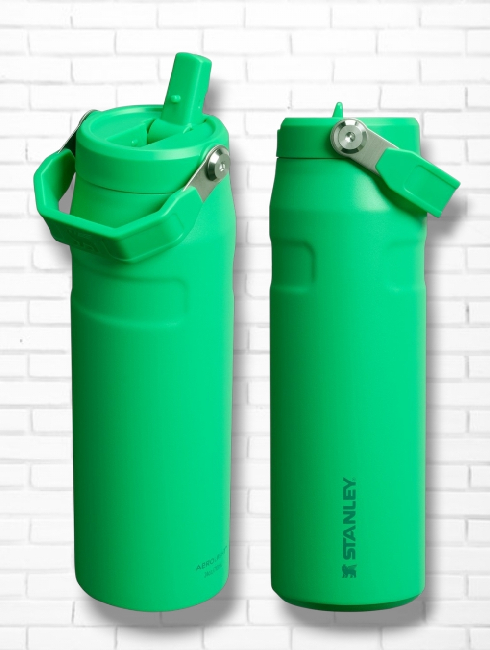 Stanley The IceFlow™ Emerald Green Bottle with Flip Straw Lid 24 Oz 710 mL NWT